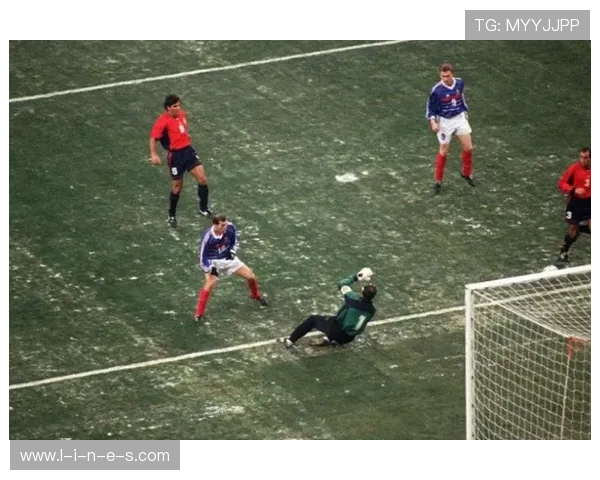 齐达内职业高光时刻回顾:巅峰表现与关键成就 齐达内职业高光时刻回顾:巅峰表现与关键成就