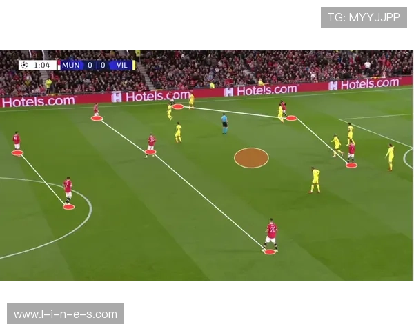 曼联进攻组织混乱问题仍在持续,对球队近期整体表现造成影响。 曼联进攻组织混乱问题仍在持续,对球队近期整体表现造成影响。