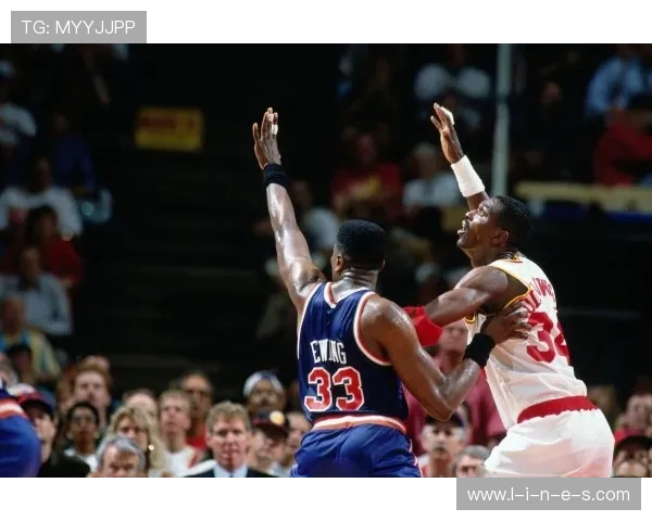 奥拉朱旺低位背打胜过奥尼尔重塑篮下得分结构